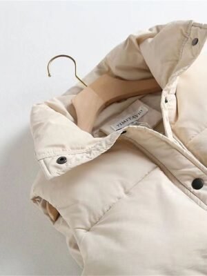 Contemporary Casual Solid Sleeveless Crop Puffer Vest - Image 4