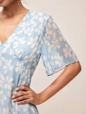 Elegant Loose Floral V Neck Flared Sleeve Tea Length Dress - Image 5
