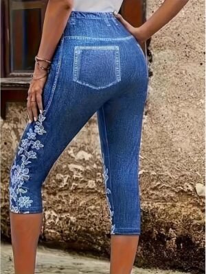 Vintage Regular Fit Floral Mid Waist Capri Leggings - Image 2