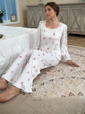 Sweet Loose Flower Square Neck Long Sleeve Pajama Set - Image 1