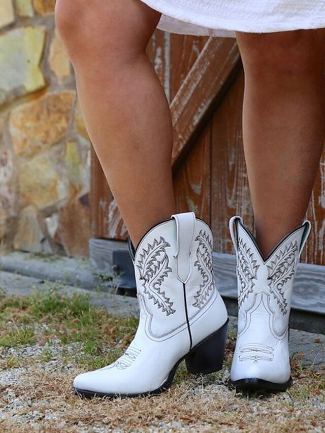 Vintage Western Embroidered Pointed Toe Cowboy Boots - Image 9